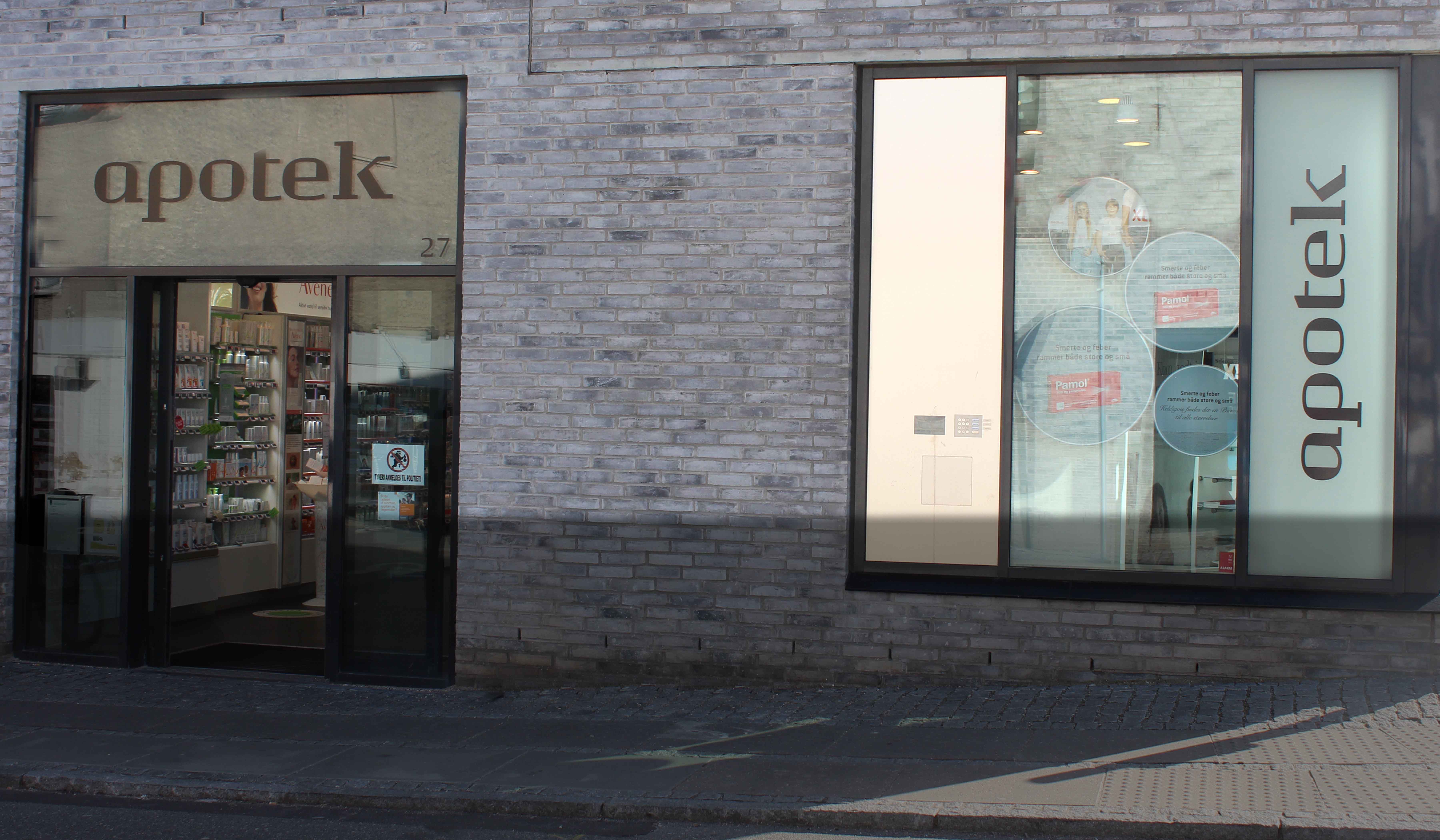 Automatisk lager med plukkerobot til Apotek. Hurtig levering fra robot